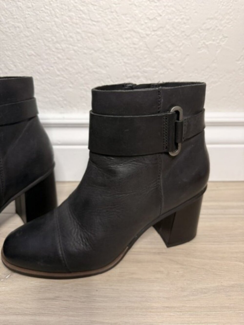 Korks size 7.5 ankle boots